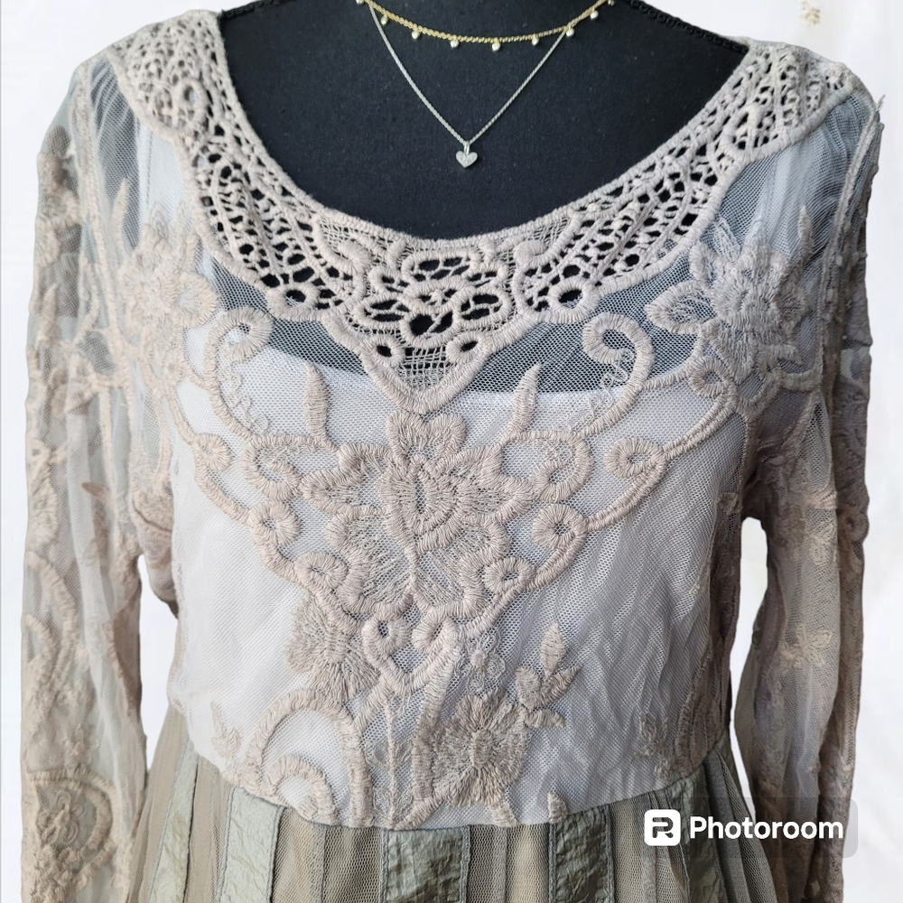 Gray Lace Empire Waist Dress - Picture 8 of 16